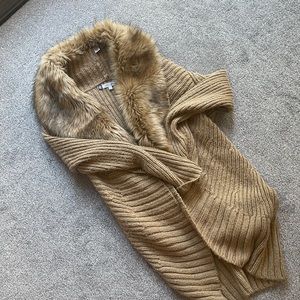 Jennifer Lopez long sweater with faux fur collar